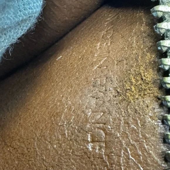 Louis Vuitton
LV Monogram Toiletry Pouch 26 vintage converted Crossbody - Picture 15 of 16